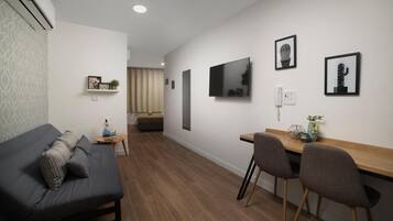 Skrivbord, ljudisolering, strykjÀrn/strykbrÀda och gratis wi-fi