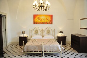 Desk, rollaway beds, free WiFi