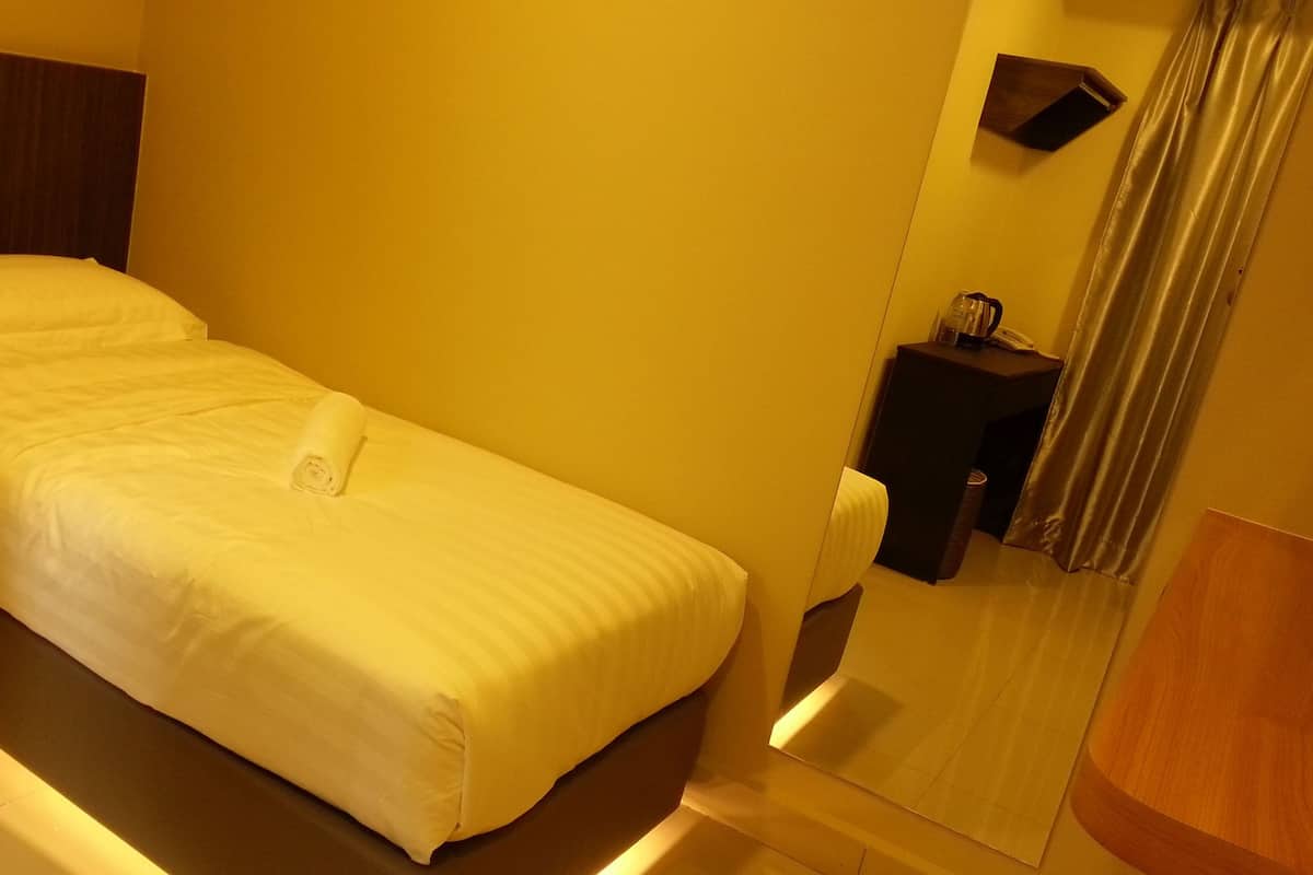 Deluxe Single Room (with Window)
