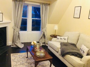 Double Room, Ensuite, Garden View | Lounge - Graemeshall House (Holm)