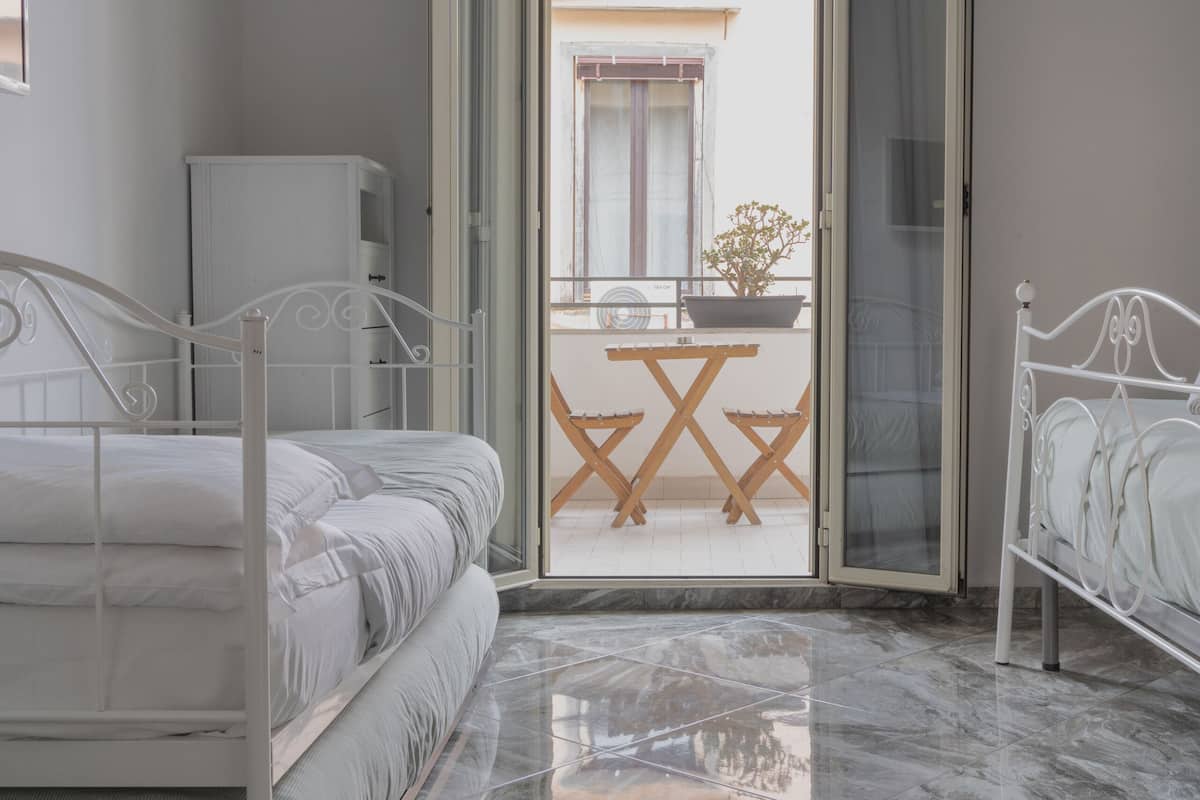 City Quadruple Room | Cadar Frette Itali, peralatan tempat tidur premium, gebar bulu kapas