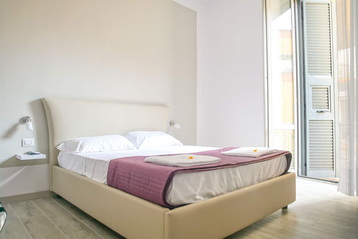 Deluxe Double Room | Cadar Frette Itali, peralatan tempat tidur premium, gebar bulu kapas