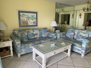 Smart TV, table tennis, stereo