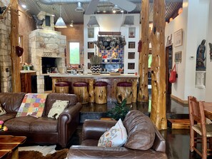 スマートテレビ、暖炉、書庫