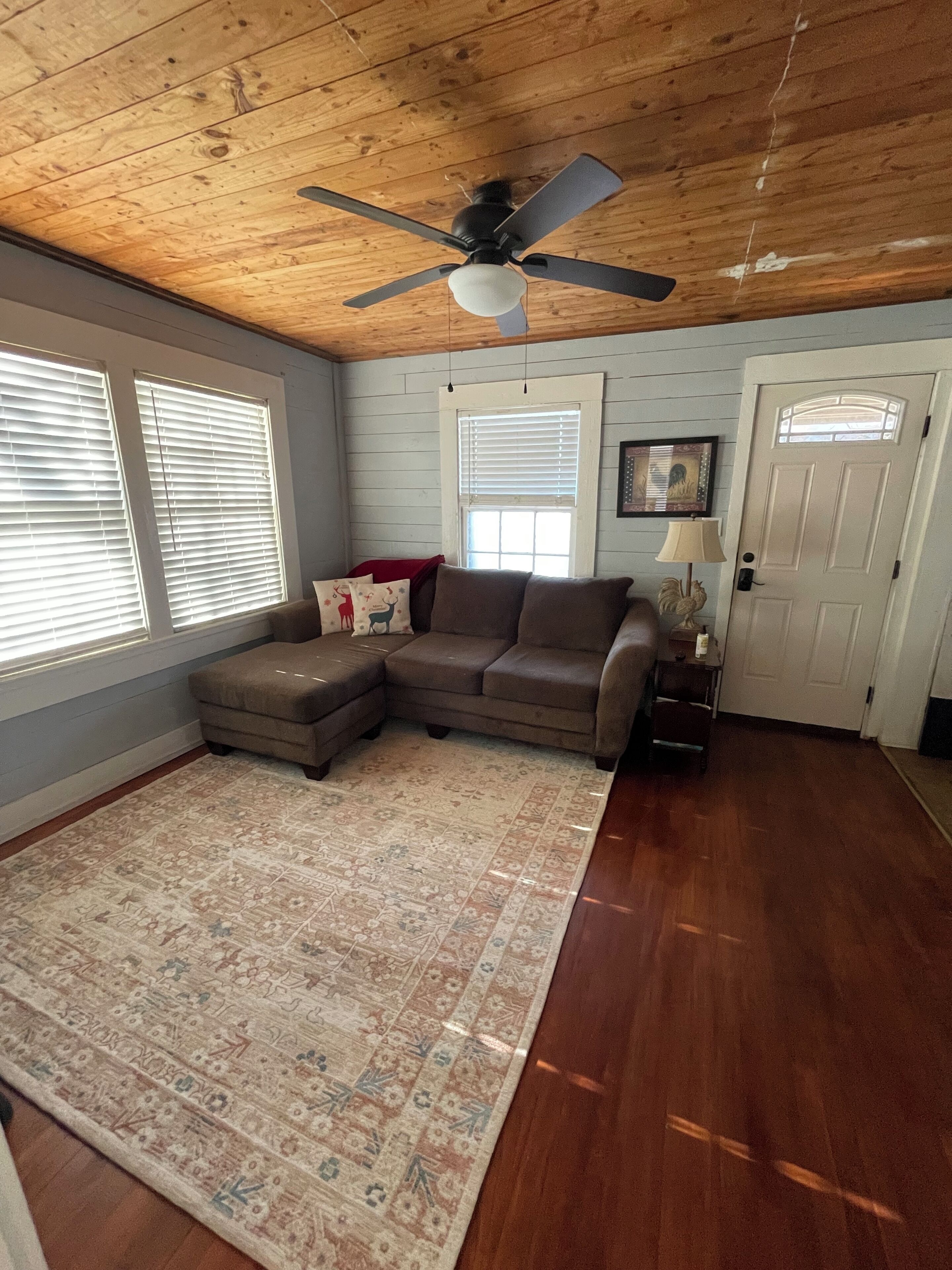 智能電視、DVD 播放機、書籍、影像庫