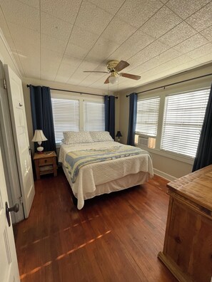 2 間睡房、記憶棉床墊、熨斗/熨衫板、免費 Wi-Fi