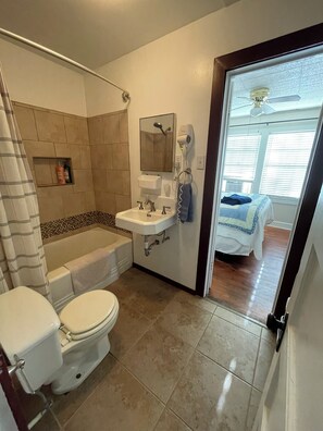 Combined shower/bathtub, hair dryer, towels, soap