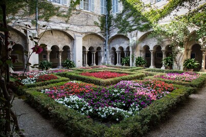 "Casa Dora" - sleeps 4, 2bed 2bath self catering Apartment heart of Provence