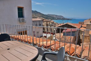 Outdoor dining - Terrazza Vittorio (Cefalù)