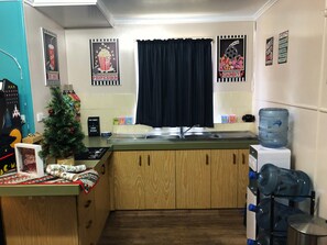 Game room - Acacia Motel (Chinchilla)
