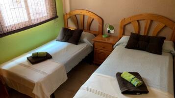 3 chambres, fer et planche à repasser, lit parapluie, Wi-Fi gratuit