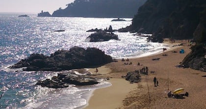 Spectacular two bedroom apartment with pool 8 min. of the beach.