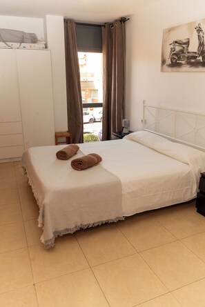 2 chambres, fer et planche à repasser, accès au Wi-Fi (inclus)