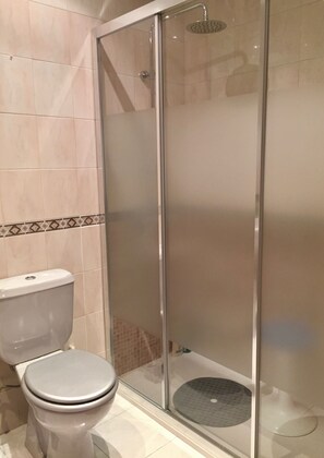 Shower, hair dryer, towels - Beautiful apartment 10 minutes from downtown Oviedo. In the middle of Asturian mountain. (Santa Eulalia)