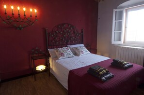 5 slaapkamers, een strijkplank/strijkijzer, wifi, beddengoed