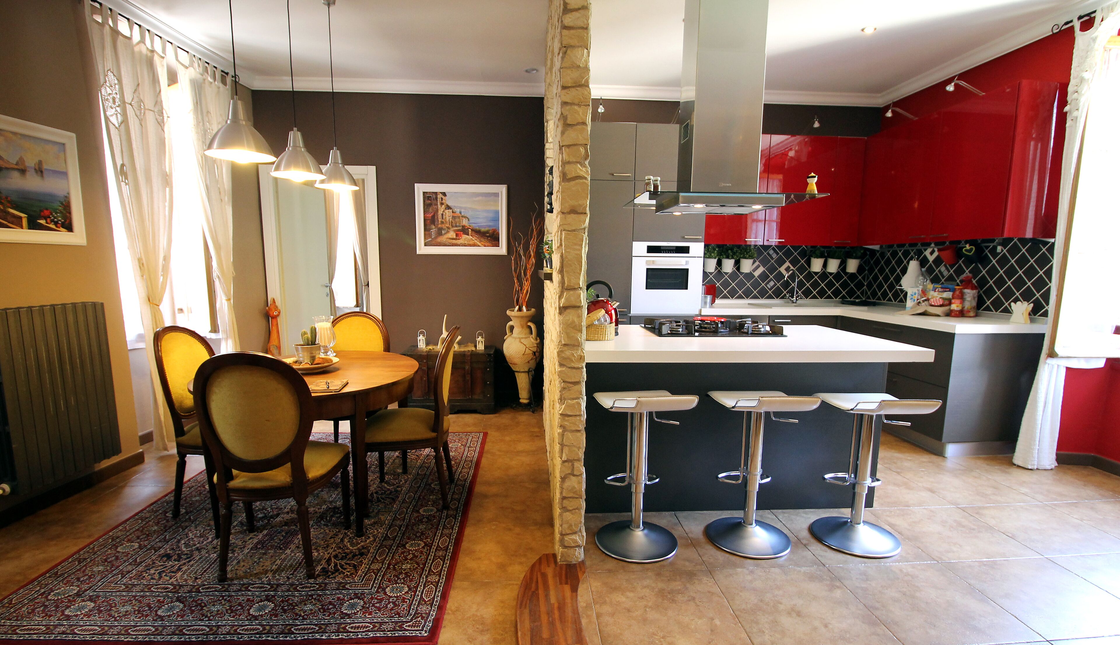 Kylskåp, mikrovågsugn, ugn och spishäll