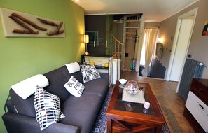 Fernseher, Kamin, Videospiele, DVD-Player