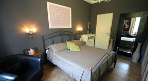 3 makuuhuonetta, työpöytä, silitysrauta/-lauta, Wi-Fi