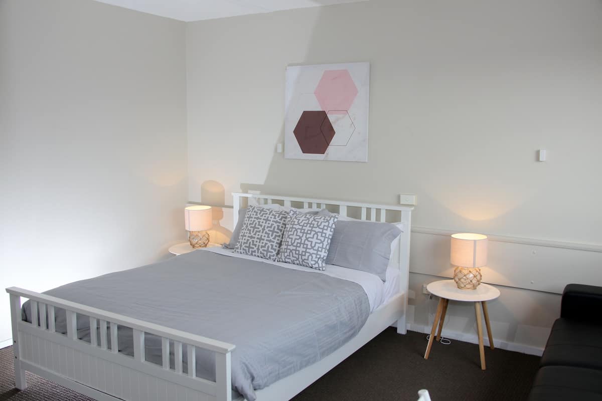 standard studio suite, 1 queen bed, river view | iron/ironing board, free cots/infant beds, free wifi, bed sheets