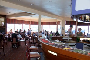 Lunch and dinner served, sea views - Beauty Point Waterfront Hotel (Beauty Point)