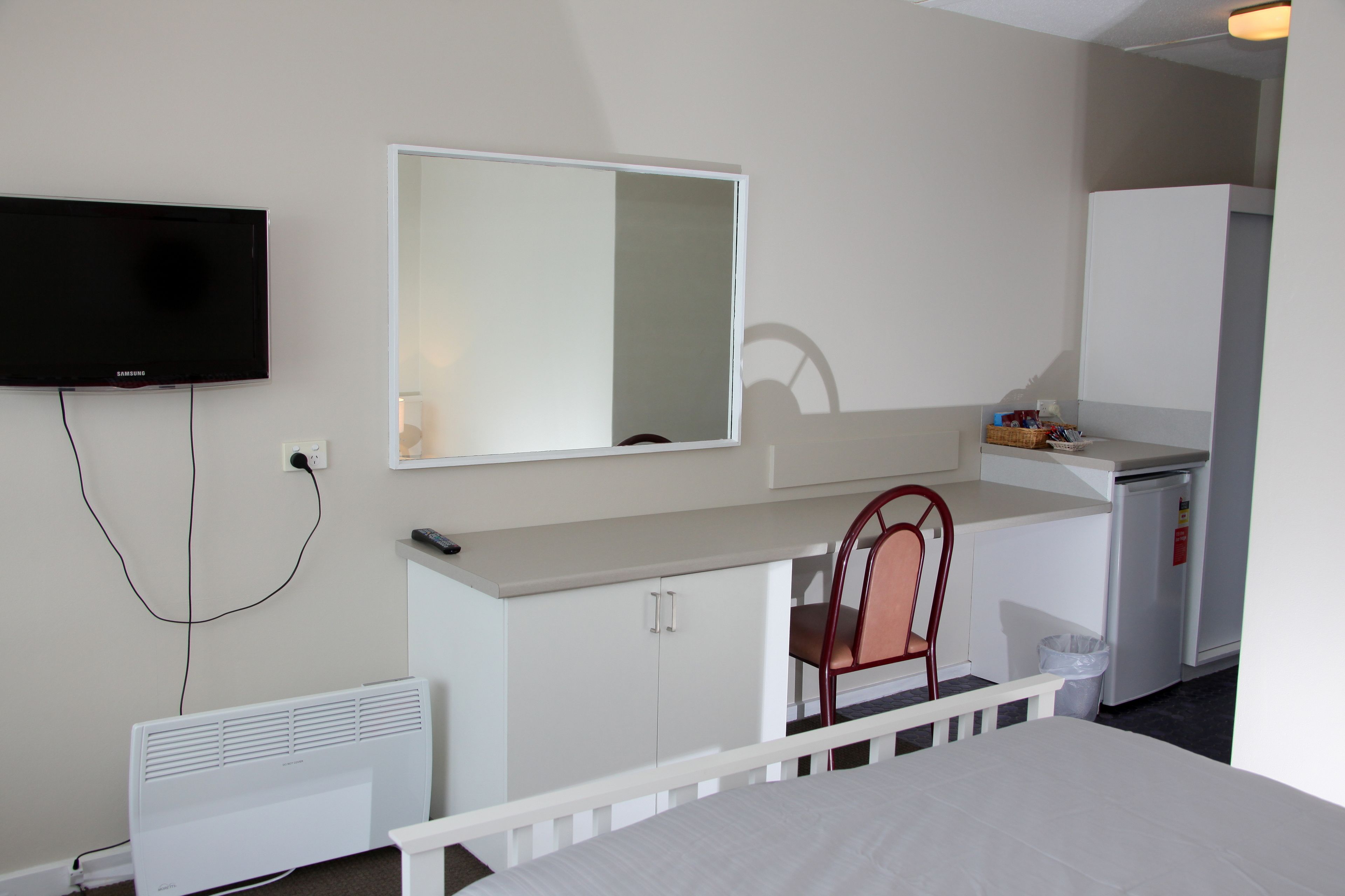 standard studio suite, 1 queen bed, river view | private kitchenette | fridge, coffee/tea maker, electric kettle, high chair