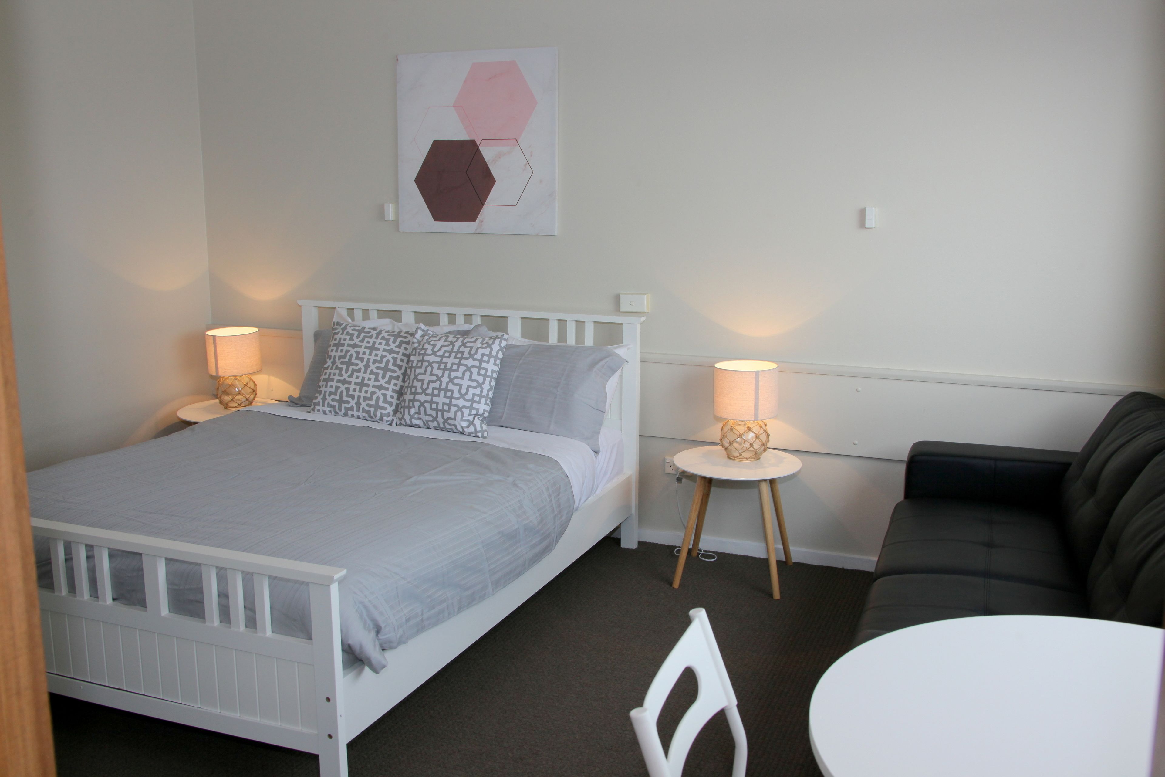 standard studio suite, 1 queen bed, river view | iron/ironing board, free cots/infant beds, free wifi, bed sheets