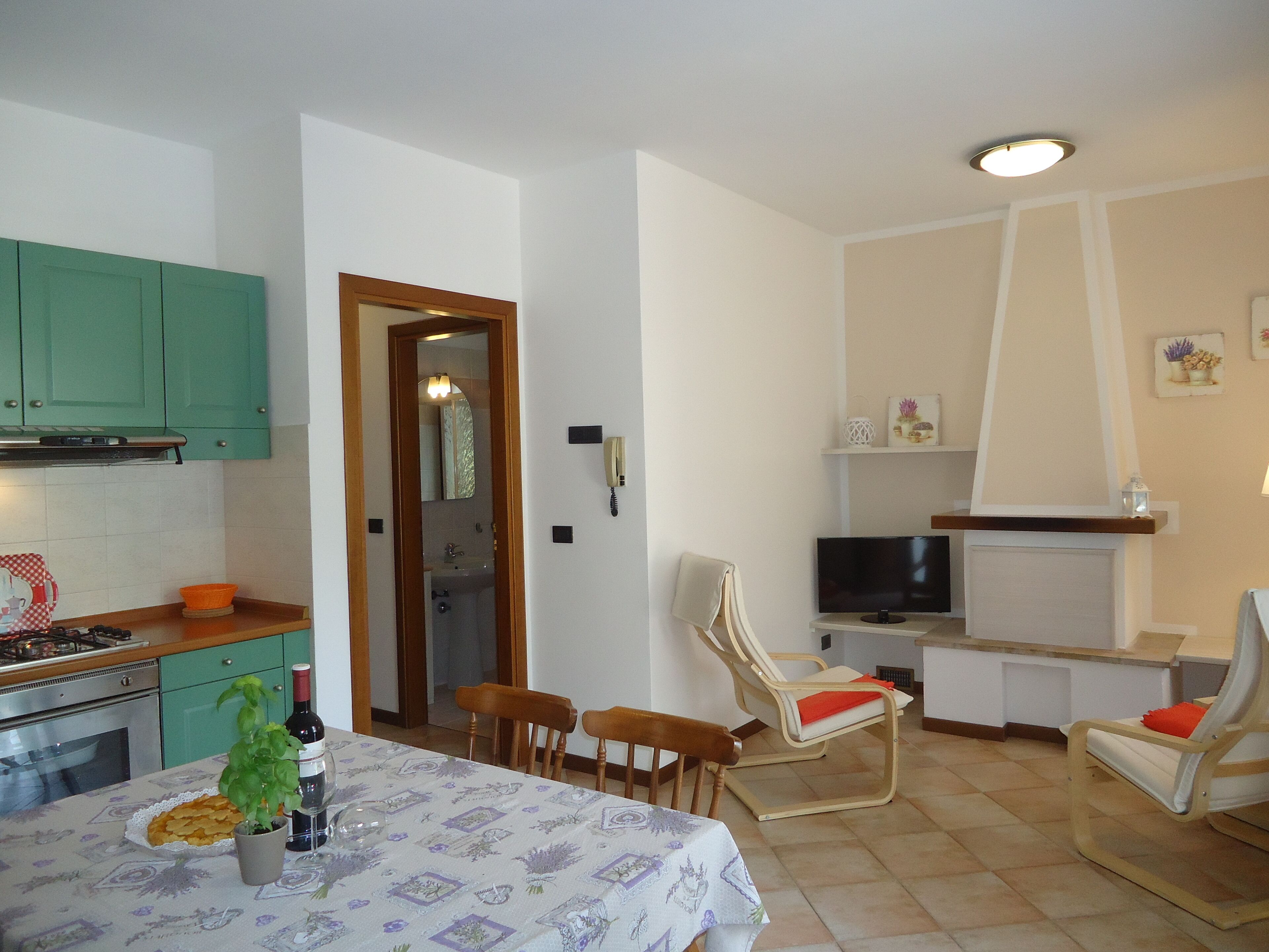 Réfrigérateur, four, plaque de cuisson, cafetière/bouilloire