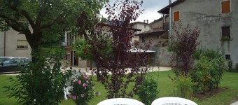 for 3-4 people, only 200m to the lake / beach, with garden, grill