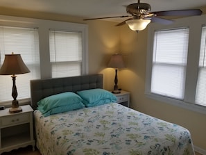 2 chambres, fer et planche à repasser, Wi-Fi gratuit, draps fournis