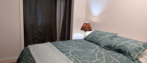 2 Schlafzimmer, Zimmersafe, Schreibtisch, Bügeleisen/Bügelbrett