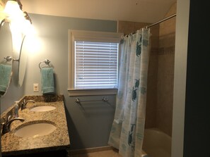 Hair dryer, toilet paper - Beach & Boardwalk Block, 4BR, 2.5BA, 2 car garage, Wi-Fi/Cable, Beach Tags (Ocean City)