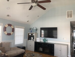Smart TV, DVD player - Beach & Boardwalk Block, 4BR, 2.5BA, 2 car garage, Wi-Fi/Cable, Beach Tags (Ocean City)