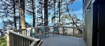 Oceanfront Beach House in Falcon Cove, Arch Cape, Oregon. Near Cannon Manzanita
