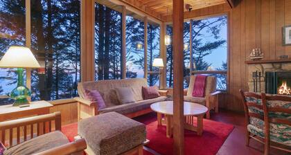 Oceanfront Beach House in Falcon Cove, Arch Cape, Oregon. Near Cannon Manzanita