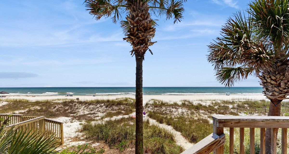 Beachside Joy! Adorable, Cozy, and Beachfront -- Not a Condo!!!