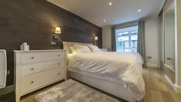 1 slaapkamer, een strijkplank/strijkijzer, wifi, beddengoed