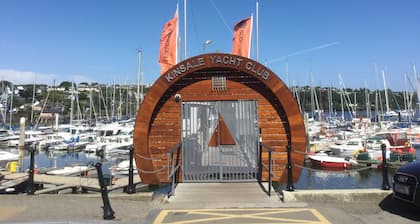 On the Waterfront / free private parking