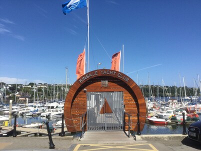 On the Waterfront / free private parking