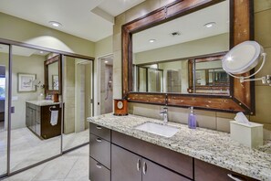 Shower, hair dryer, towels - Elegant Lakeside Villa | Luxe Lakeside Living with Seamless Outdoor Flow – managed by Greenday (Rancho Mirage)