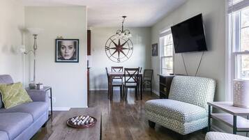 Flat-screen TV, books, offices