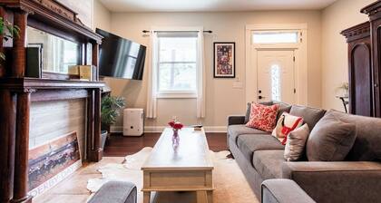 Vintage yet Modern Highlands home! Walk to venues!