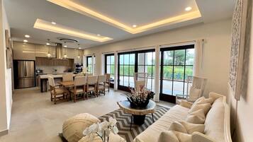 スマートテレビ、DVD プレーヤー、ステレオ