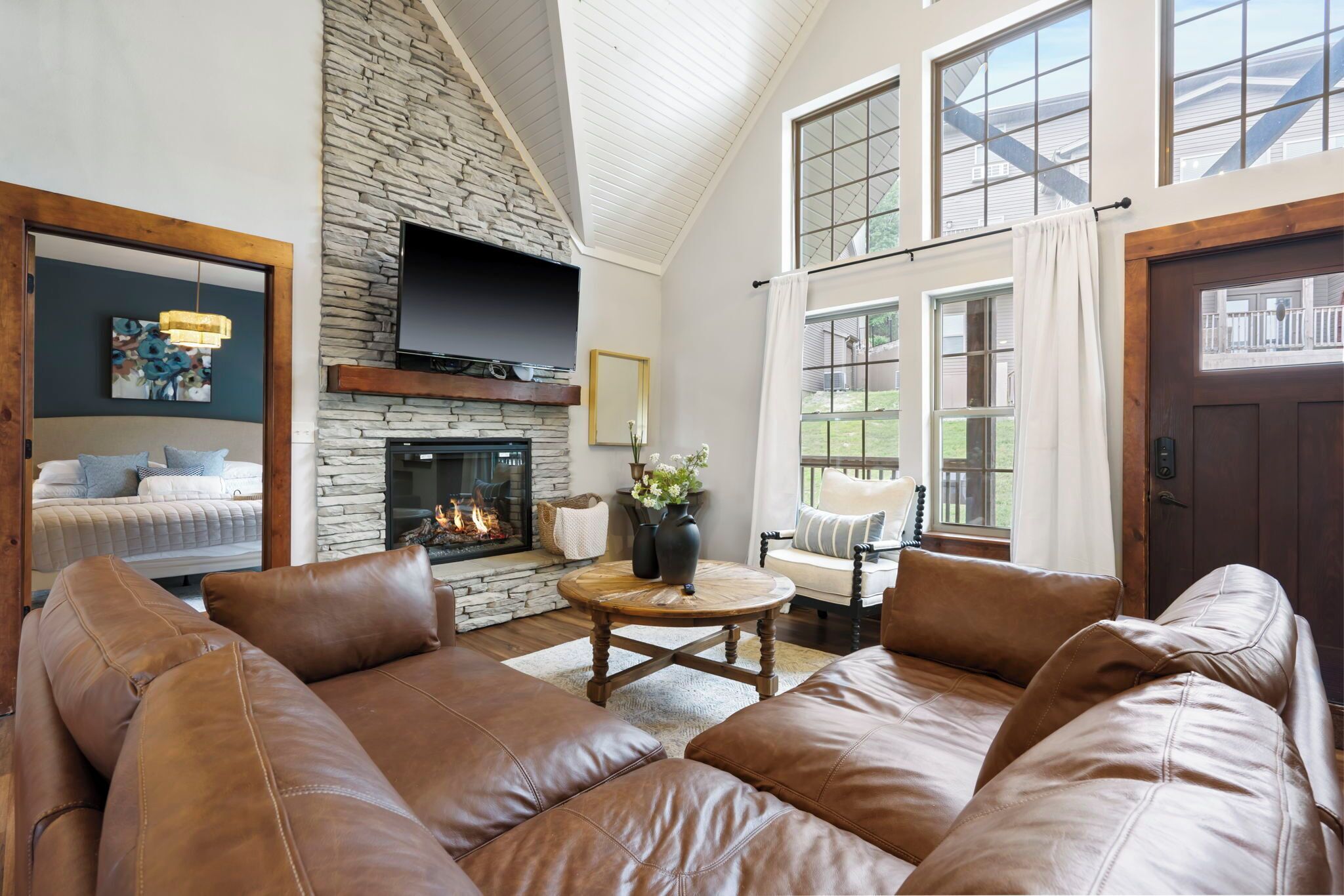 Smart TV, chimenea y videojuegos 