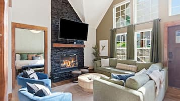 Smart-TV, Kamin, Videospiele, TischfuĂball