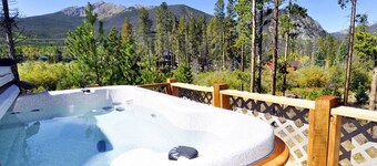 Cabin in the Woods | 2+Loft/2BA | PVT Hot Tub