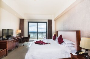 家庭套房, 海景 | 迷你吧、客房內保險箱、書桌、遮光布/窗簾