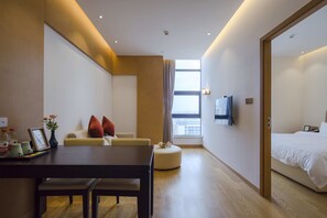 デラックス スイート | ミニバー、デスク、遮光カーテン、防音設備