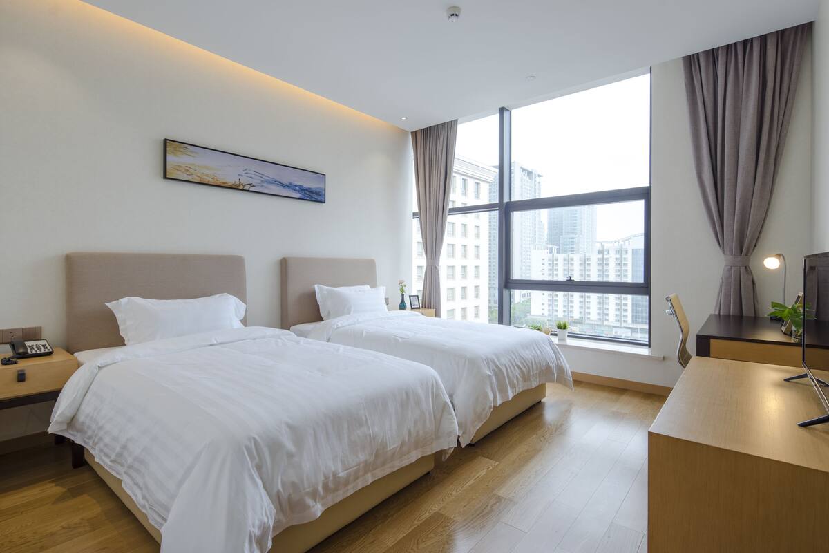 Phòng 2 giường đơn Superior | Minibar, bàn, màn/rèm cản sáng, phòng cách âm