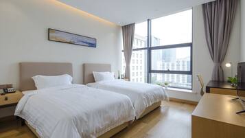 Superior Twin Room | Minibar, desk, blackout drapes, soundproofing