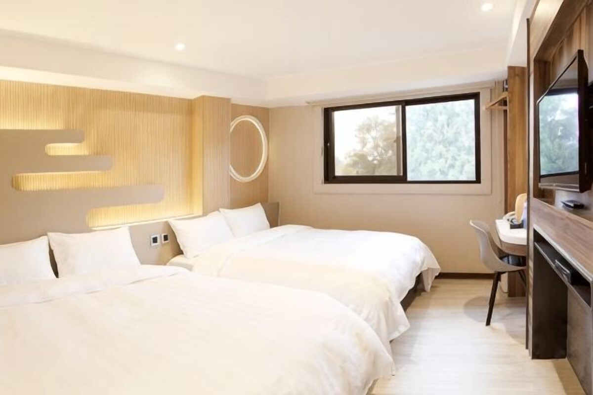 Shermuh Standard Quadruple Room